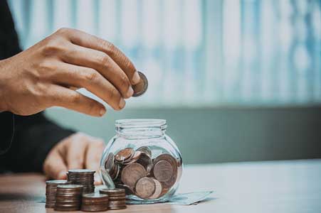 menghemat uang